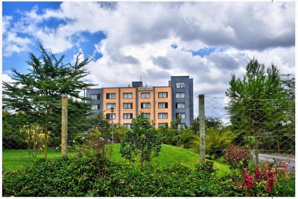 Peaks Hotel Nanyuki Exterior foto
